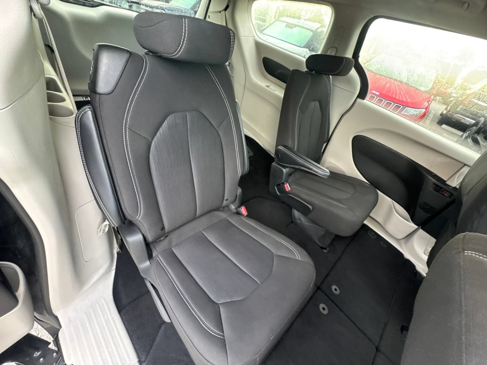 Used 2022 Chrysler Voyager LX FWD image 18