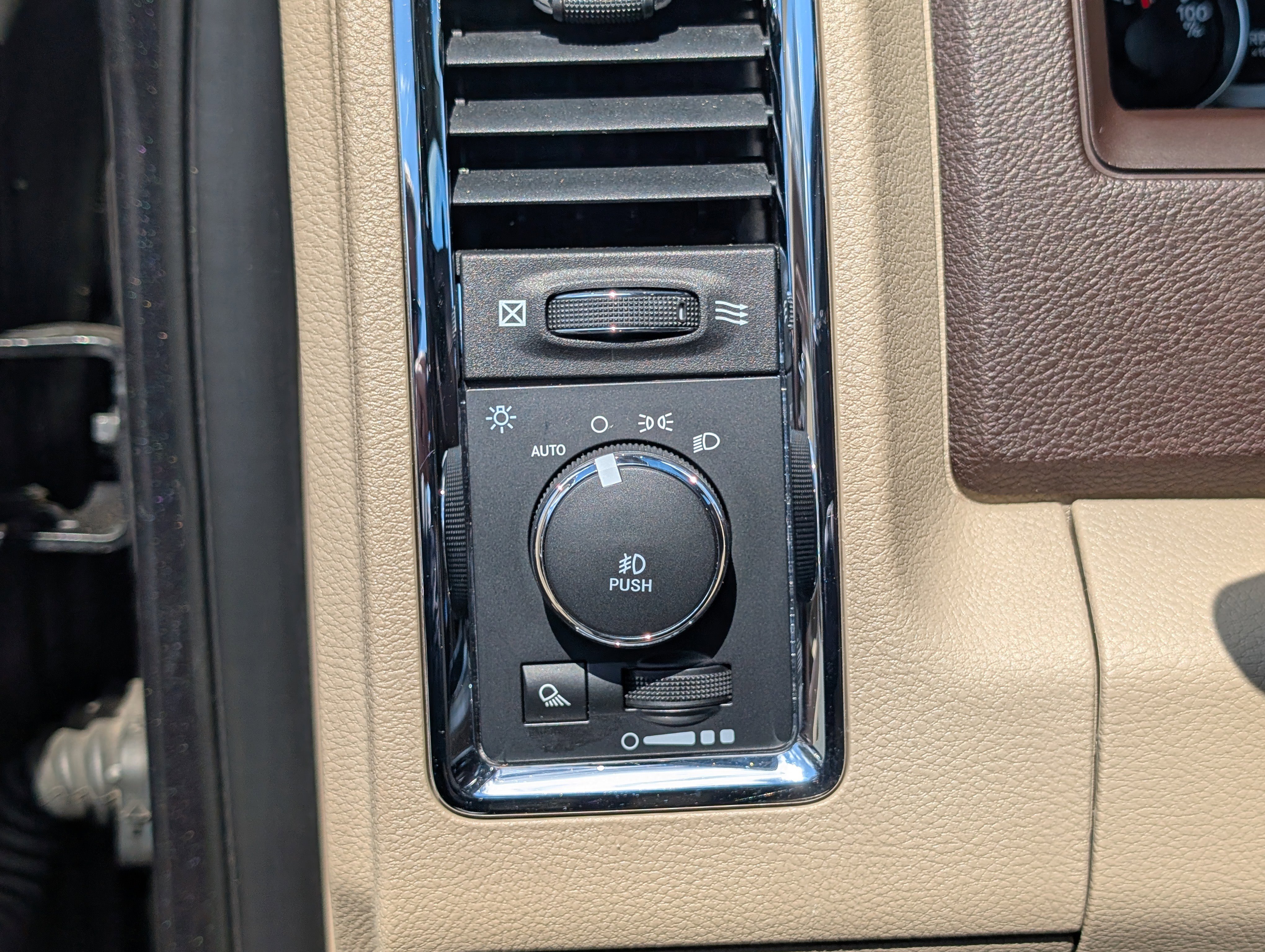 Used 2018 RAM 2500 Laramie w/ Off Road Package AWD/4WD image 21