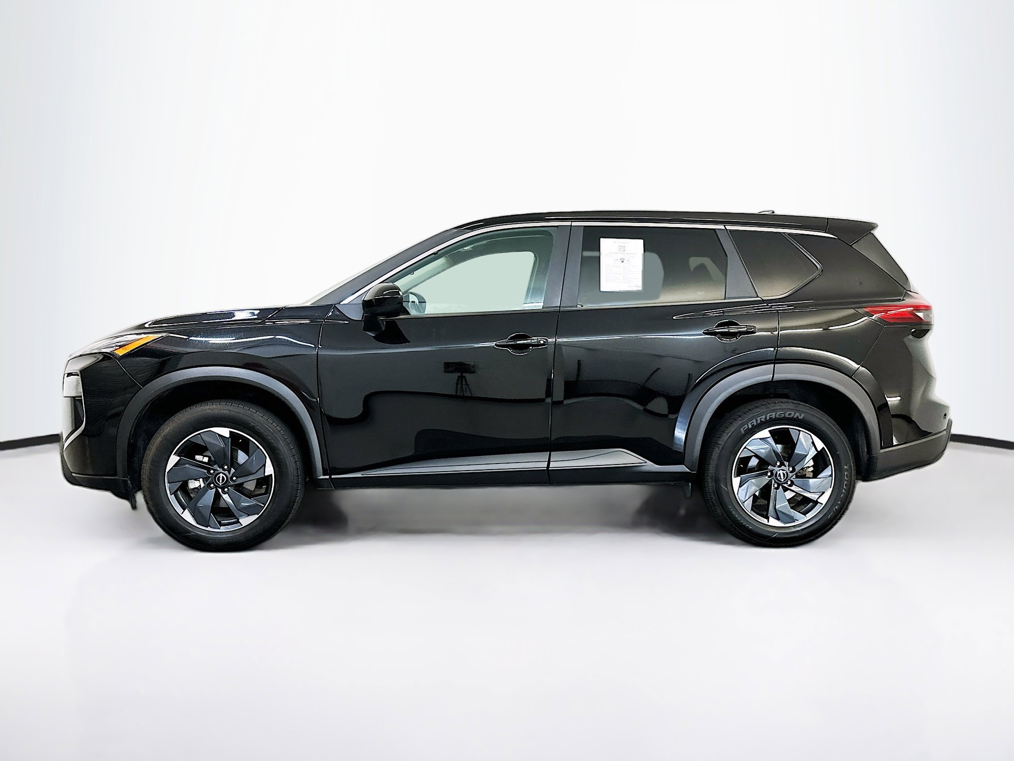 Used 2025 Nissan Rogue SV image 4