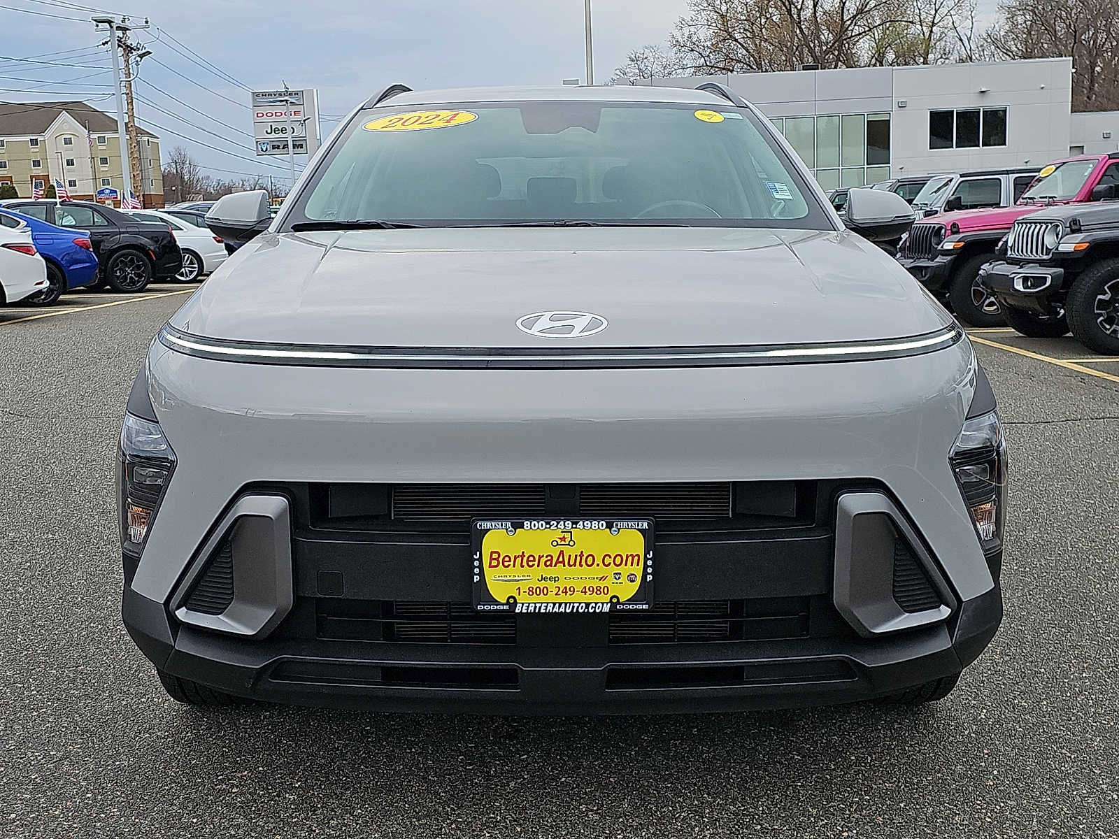 Used 2024 Hyundai Kona SEL AWD/4WD image 2
