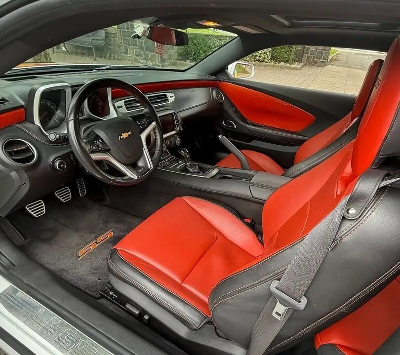 Used 2014 Chevrolet Camaro SS w/ RS Package image 10