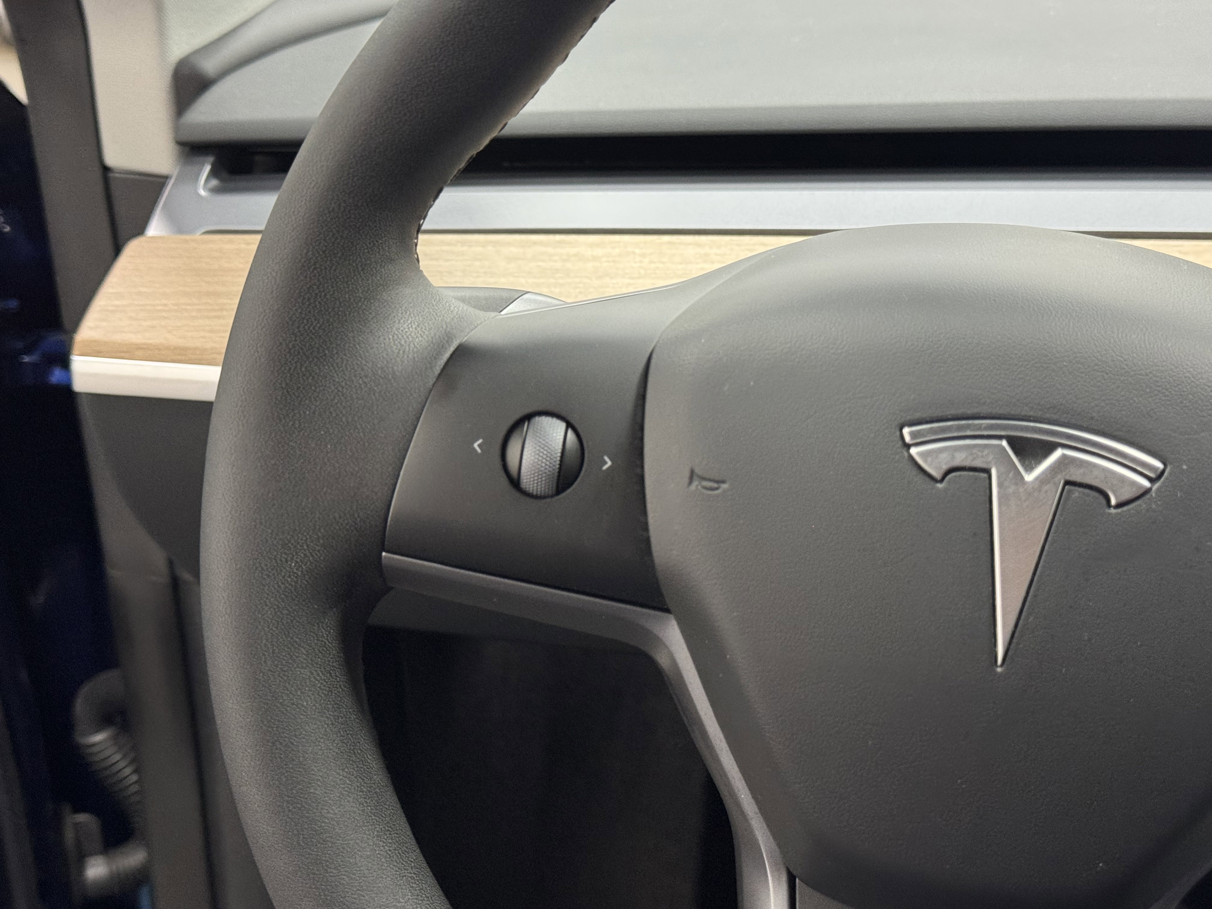 Used 2024 Tesla Model Y Long Range AWD/4WD image 19