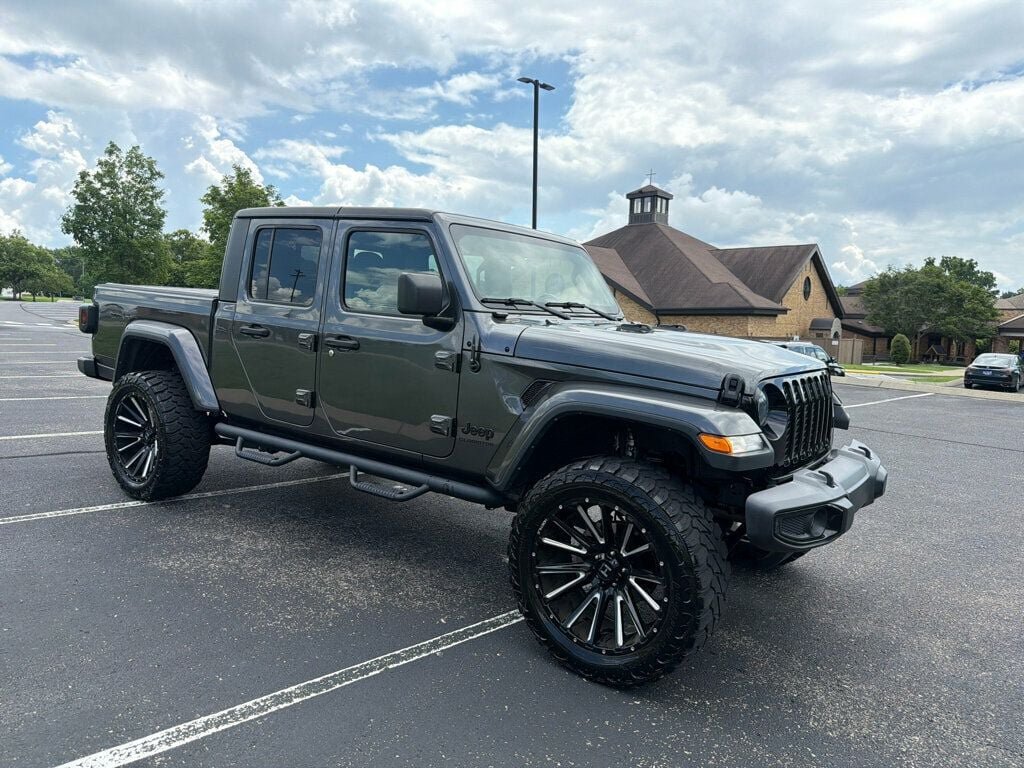 Used 2022 Jeep Gladiator Sport AWD/4WD image 3
