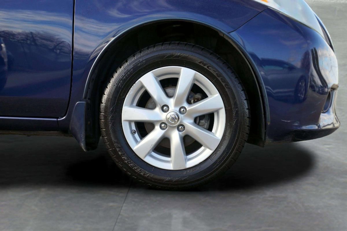 Used 2013 Nissan Versa SL w/ SL Tech Pkg image 9