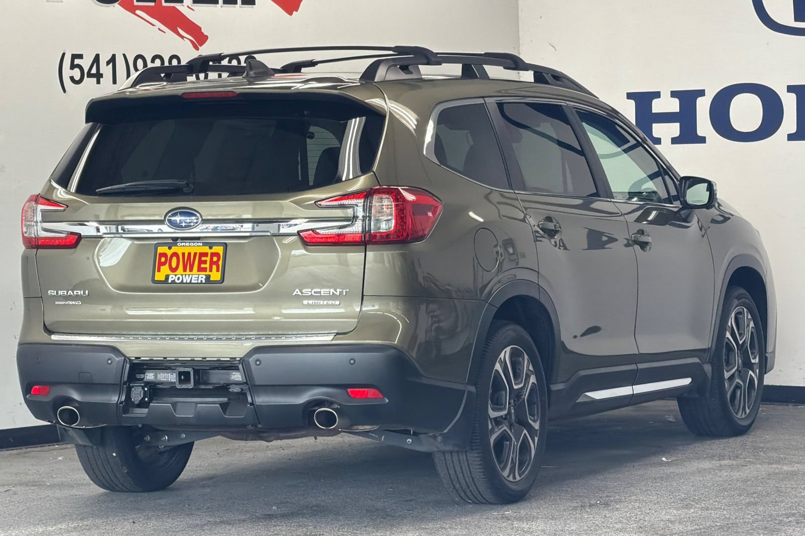 Used 2023 Subaru Ascent Limited w/ Technology Package AWD/4WD image 4