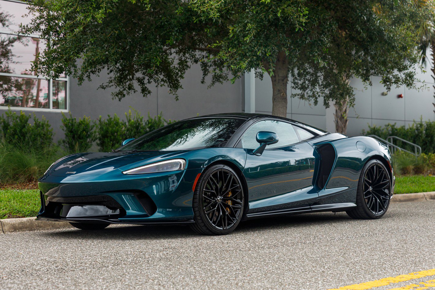 Used 2023 McLaren GT RWD image 17