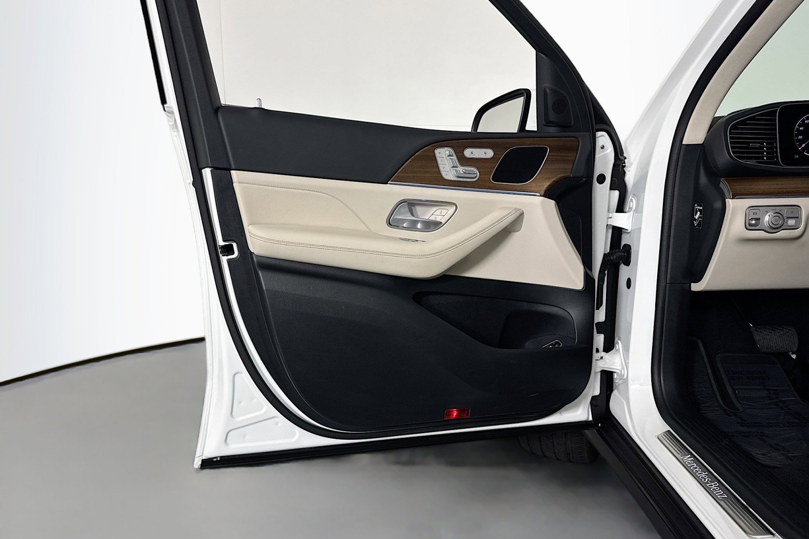 Certified 2025 Mercedes-Benz GLE 350 4MATIC image 21