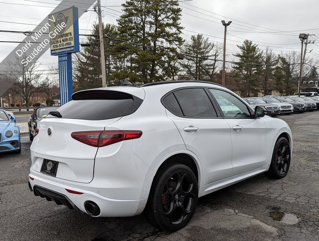 Used 2022 Alfa Romeo Stelvio Veloce AWD/4WD image 9