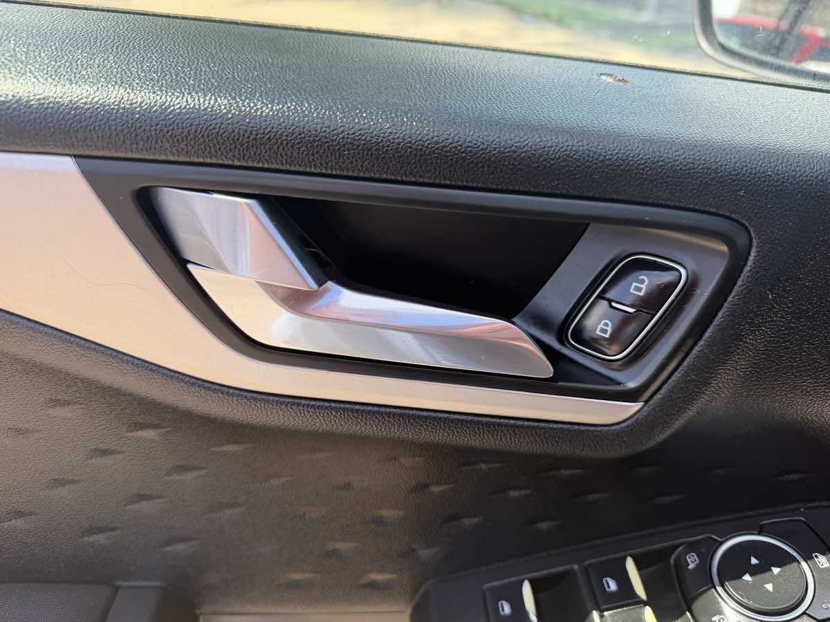 Used 2020 Ford Escape SE FWD image 10