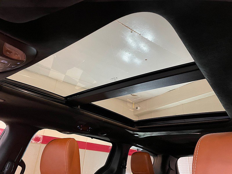 Used 2025 Chrysler Pacifica Pinnacle FWD image 23