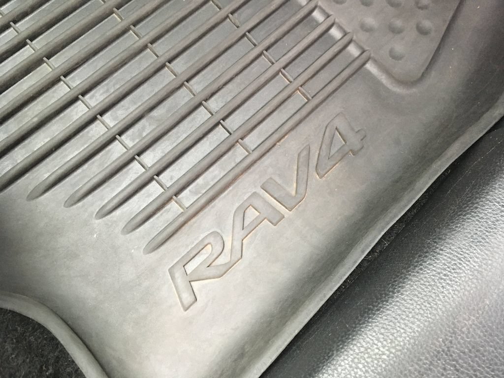 Used 2024 Toyota RAV4 LE AWD/4WD image 29