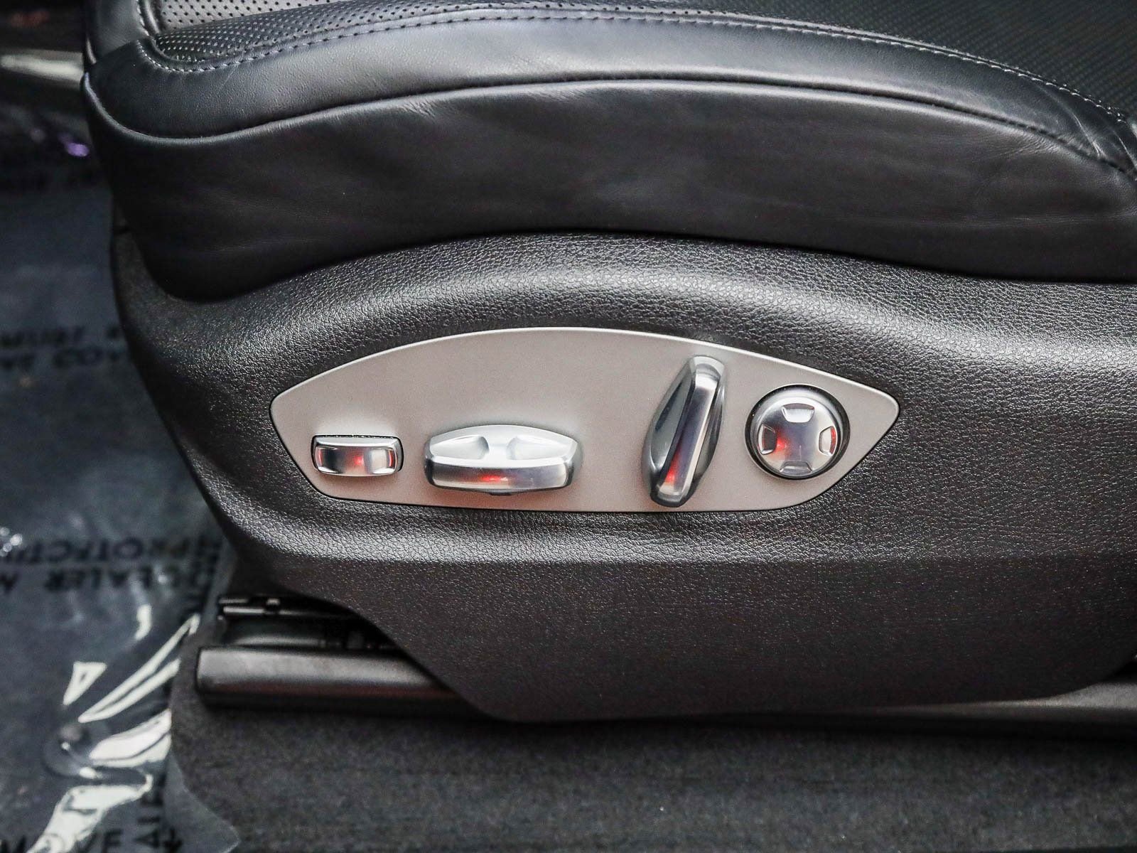 Certified 2025 Porsche Macan image 23