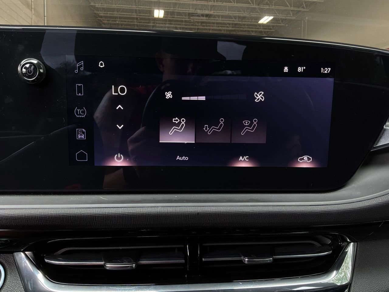 Used 2025 Buick Envista Sport Touring image 29