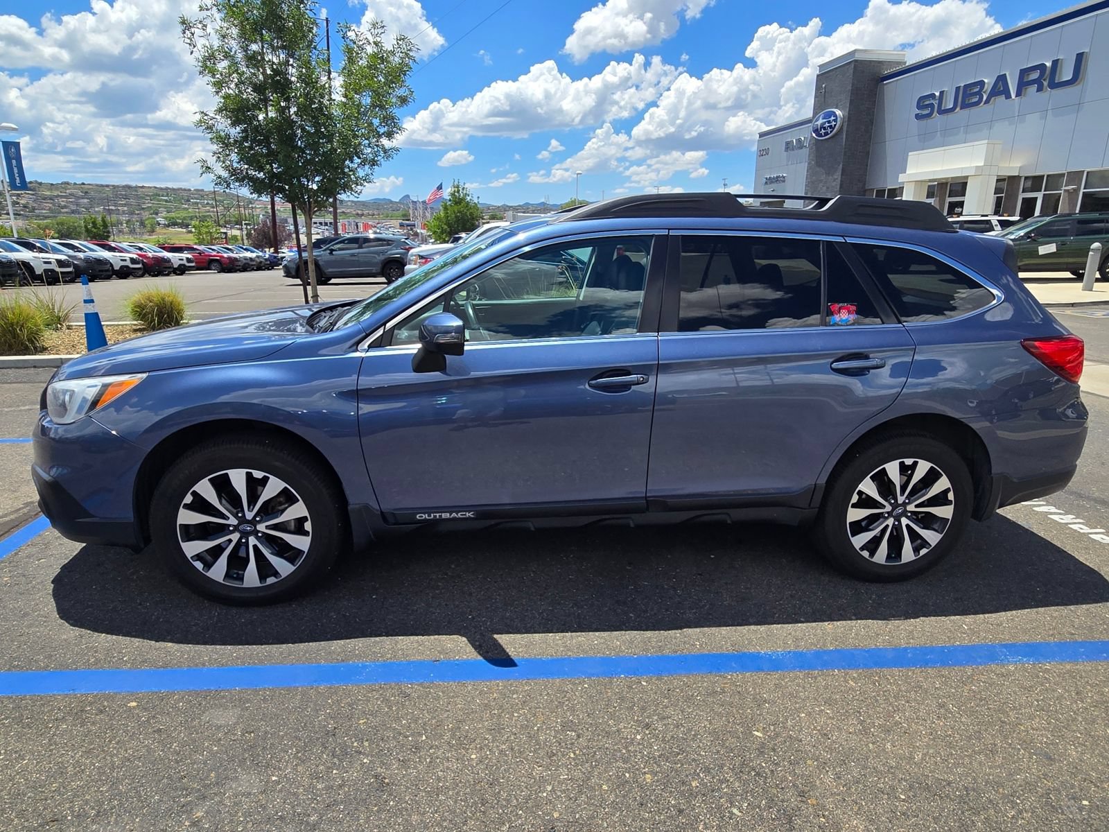 Used 2017 Subaru Outback 3.6R Limited AWD/4WD image 3