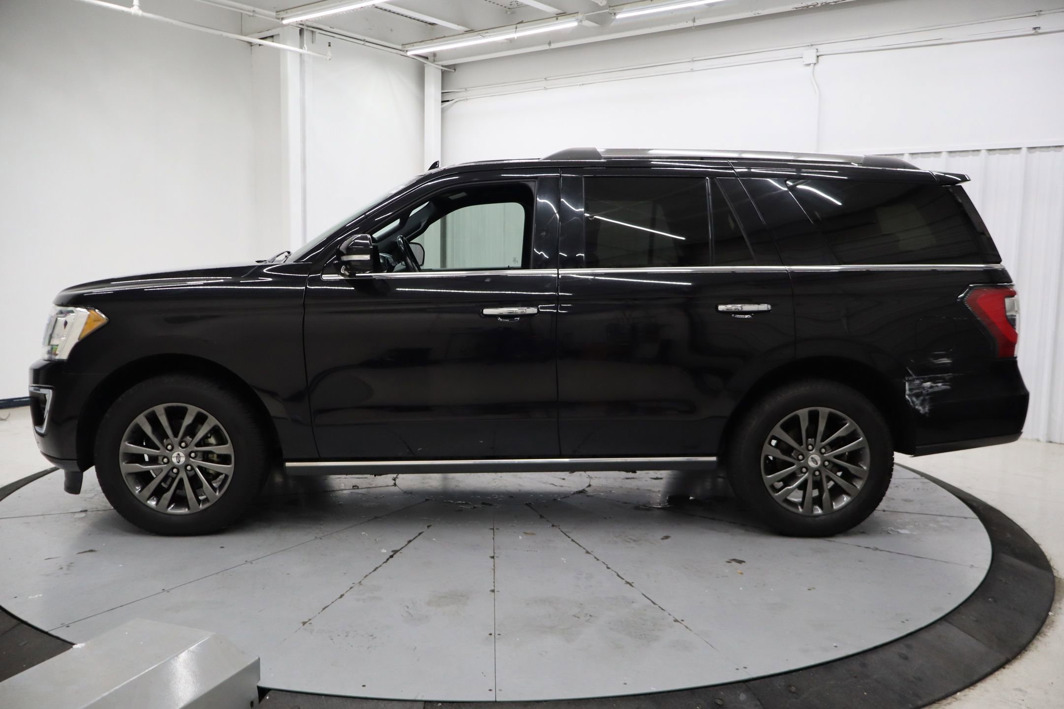 Used 2020 Ford Expedition Limited RWD image 9
