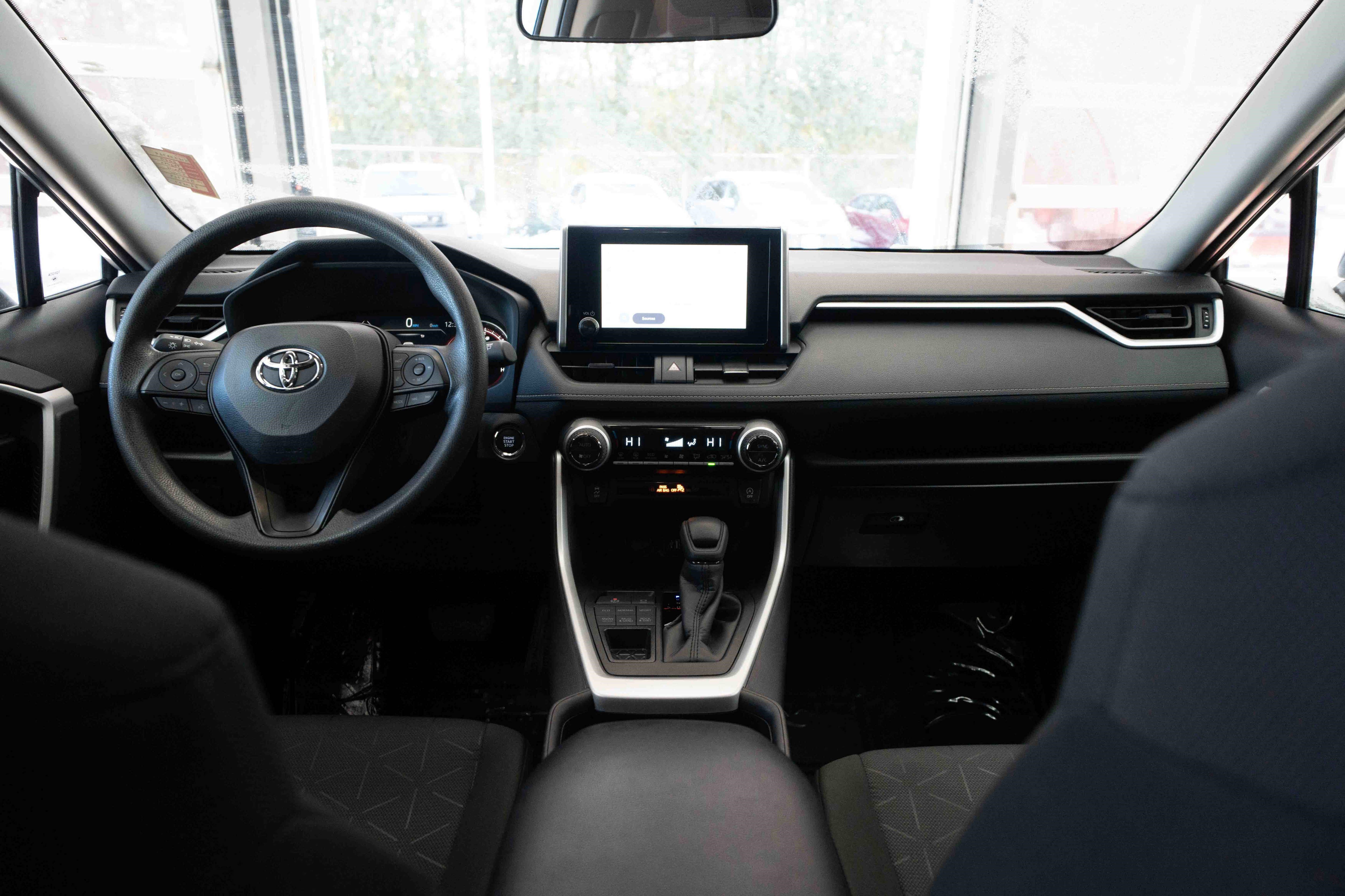 Used 2025 Toyota RAV4 XLE image 20