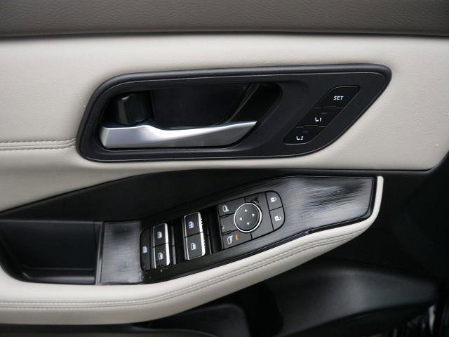 Certified 2023 Nissan Rogue SL w/ SL Premium Package AWD/4WD image 17