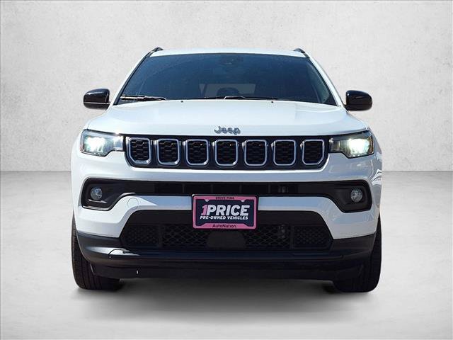Used 2024 Jeep Compass Latitude AWD/4WD image 2