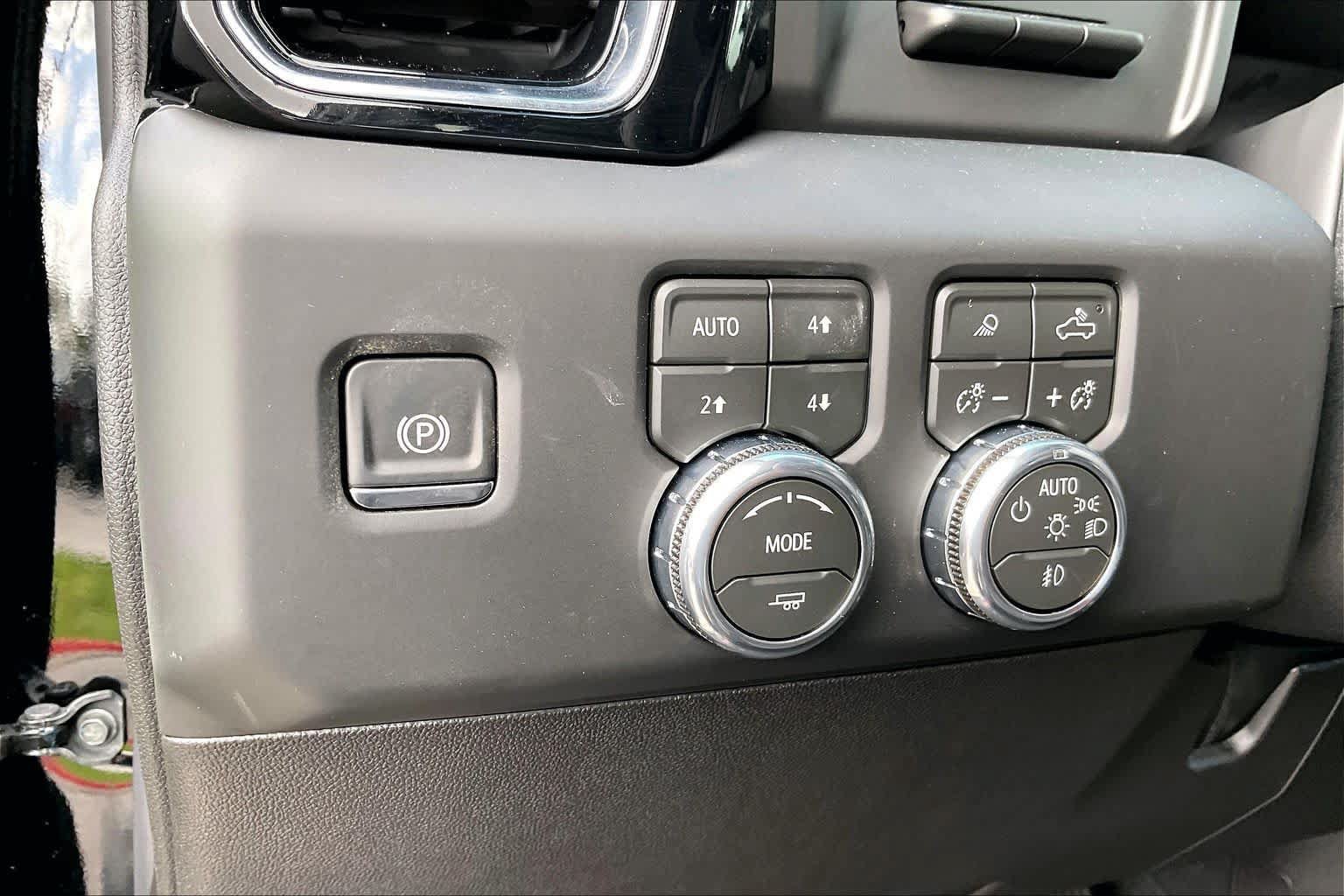 New 2026 GMC Sierra 2500 Denali w/ Denali Reserve Package AWD/4WD image 15
