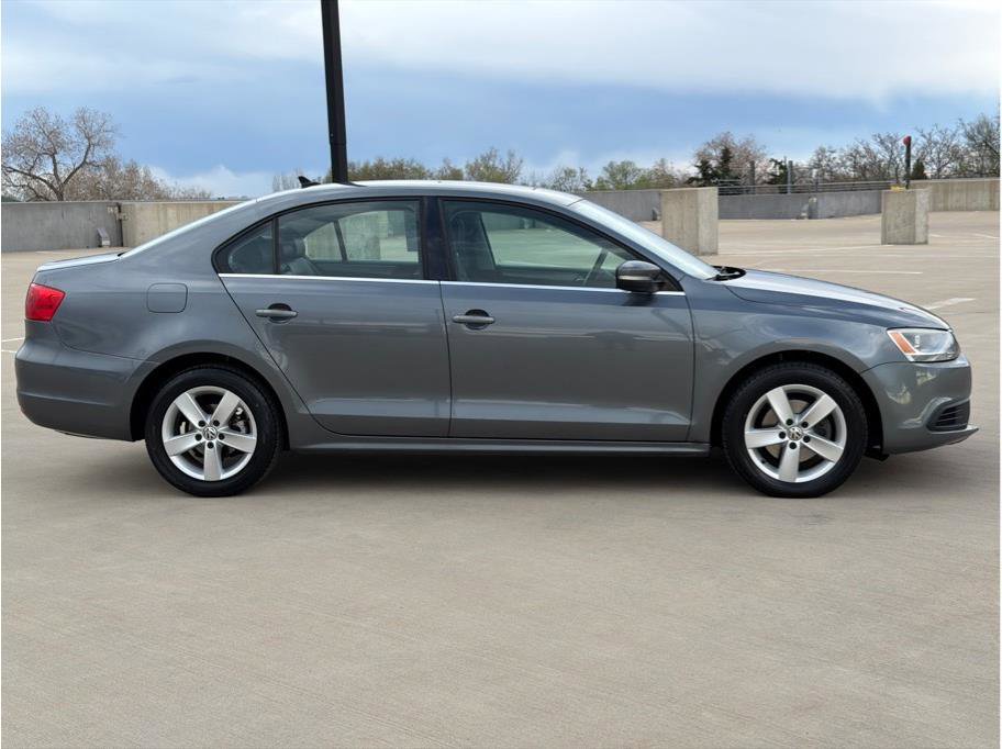 Used 2013 Volkswagen Jetta TDI image 9