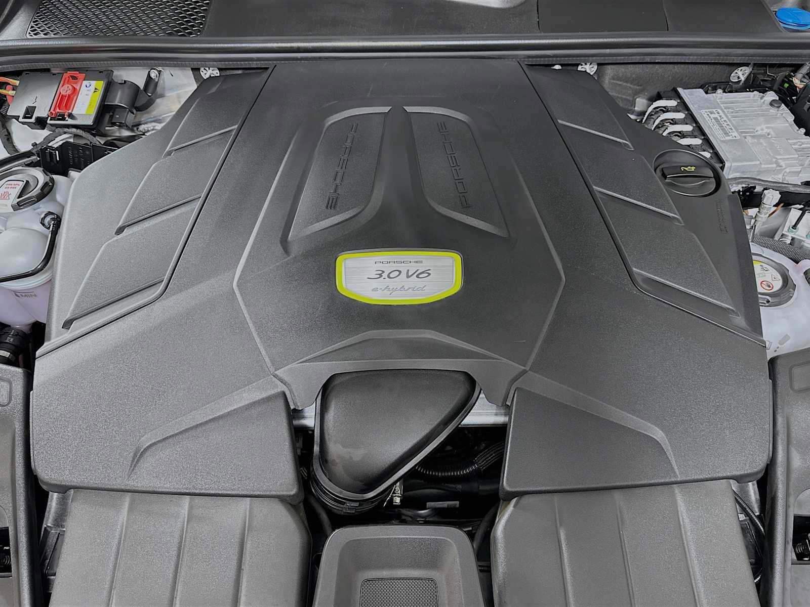 Certified 2022 Porsche Cayenne E-Hybrid image 31