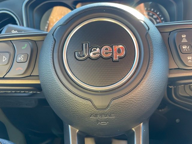 Used 2025 Jeep Wrangler Unlimited Rubicon w/ Convenience Group AWD/4WD image 18