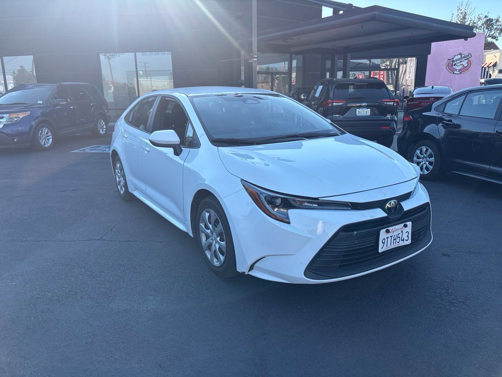 Used 2025 Toyota Corolla LE FWD image 2