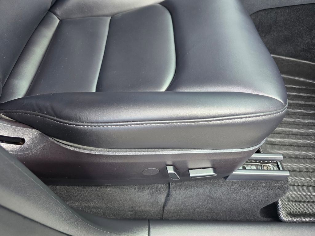 Used 2023 Tesla Model Y Performance image 17