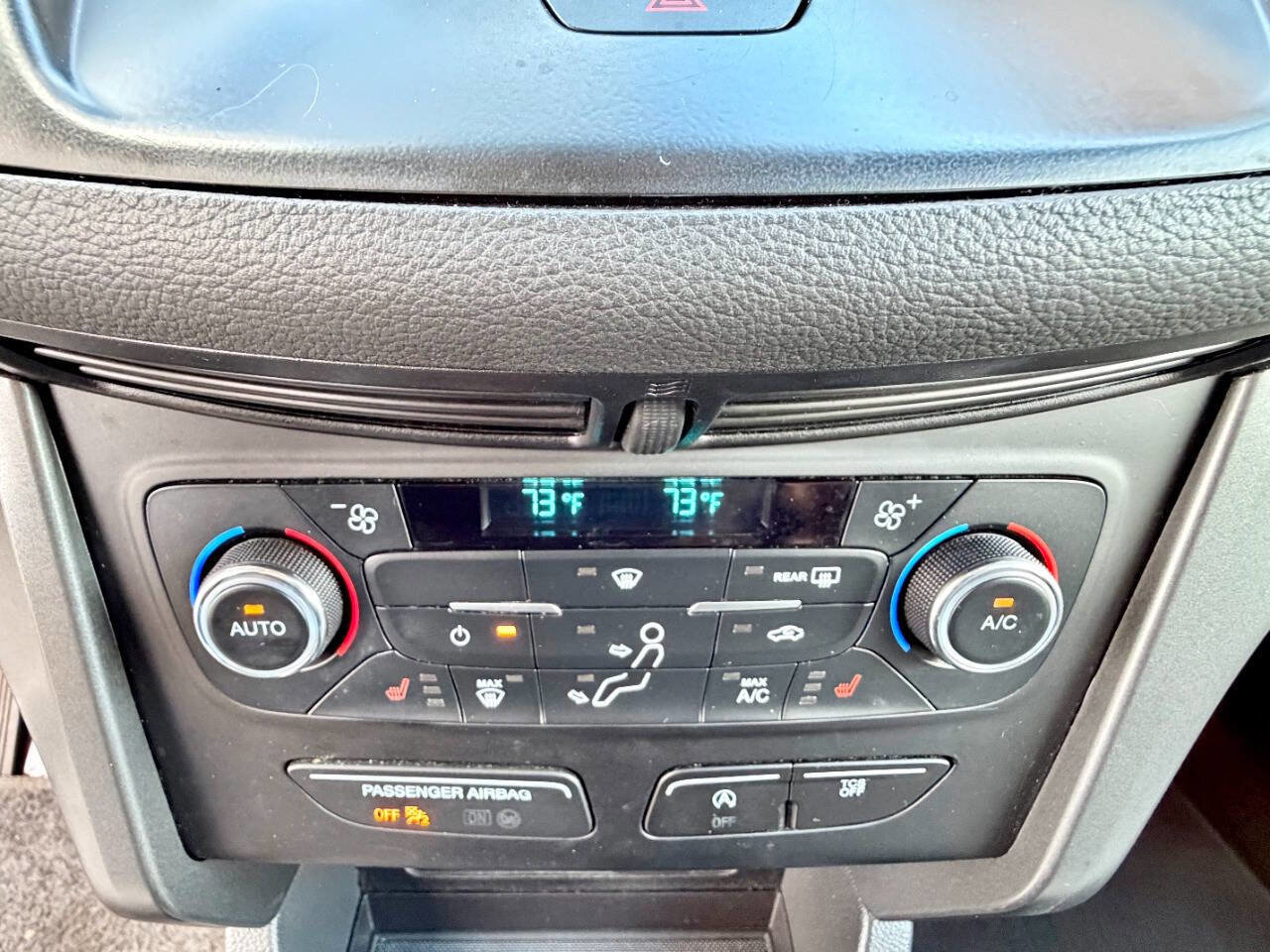 Used 2017 Ford Escape SE w/ SE Leather Comfort Package image 30