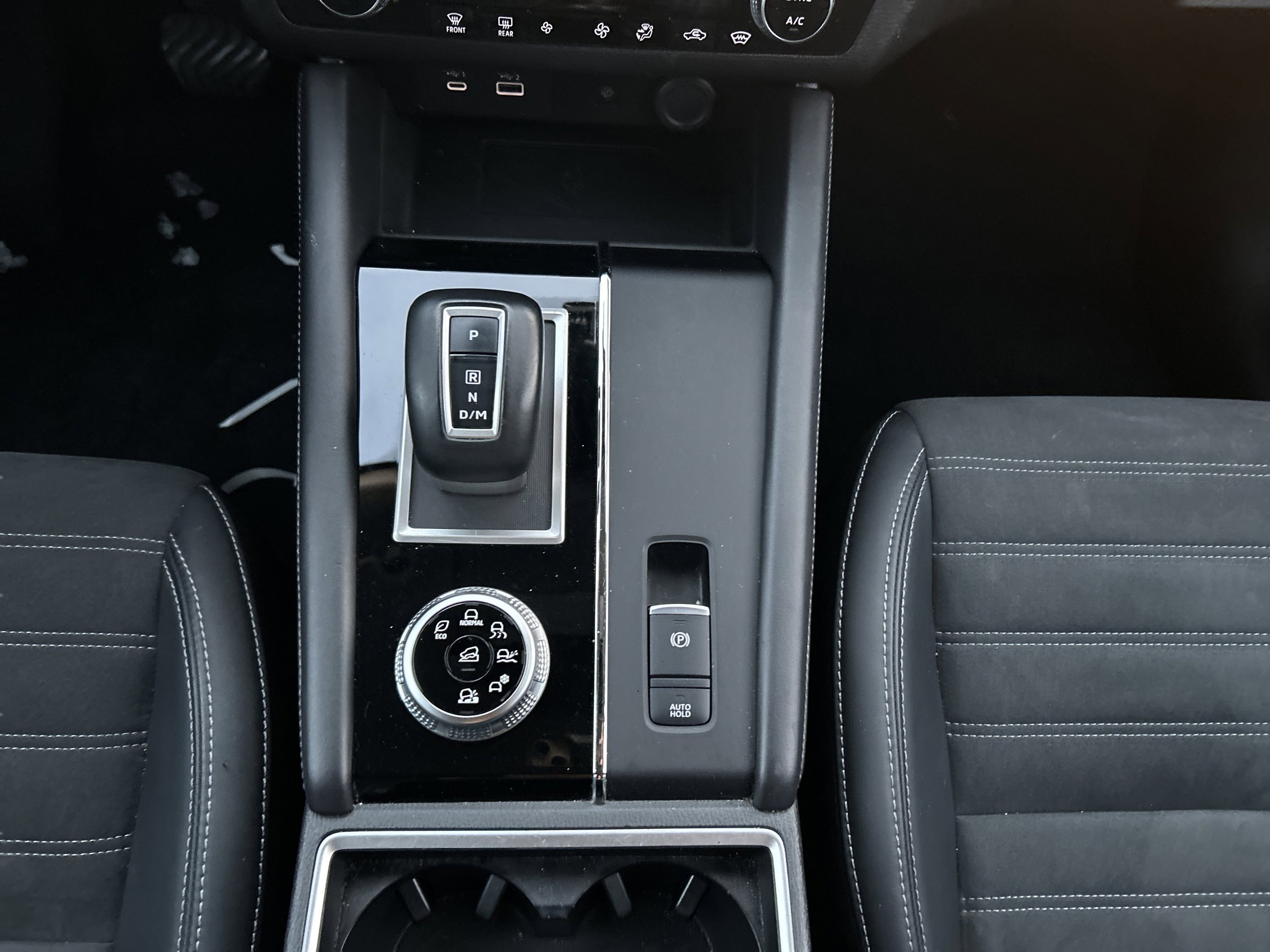 Used 2024 Mitsubishi Outlander SE image 32