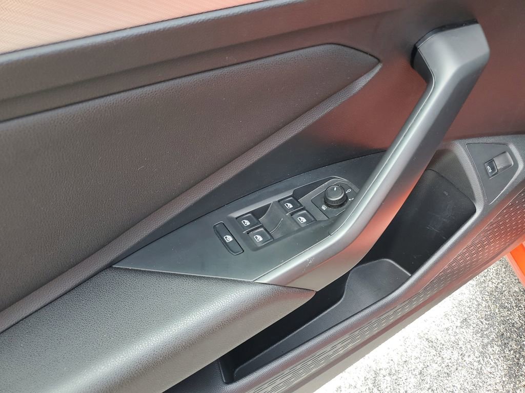 Used 2020 Volkswagen Jetta SE w/ SE Cold Weather Package image 19