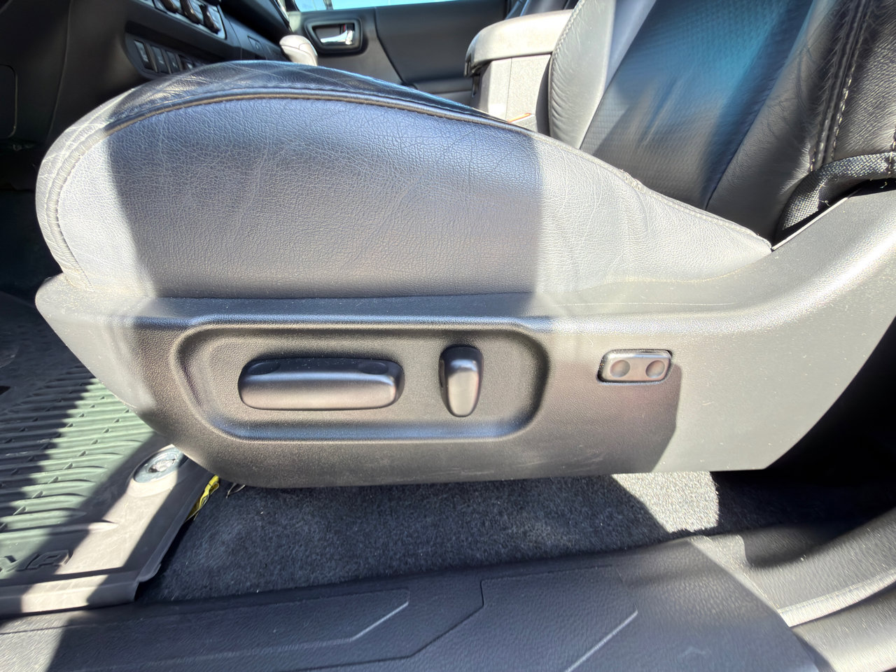 Used 2022 Toyota Tacoma TRD Sport w/ TRD Premium Sport Package image 17