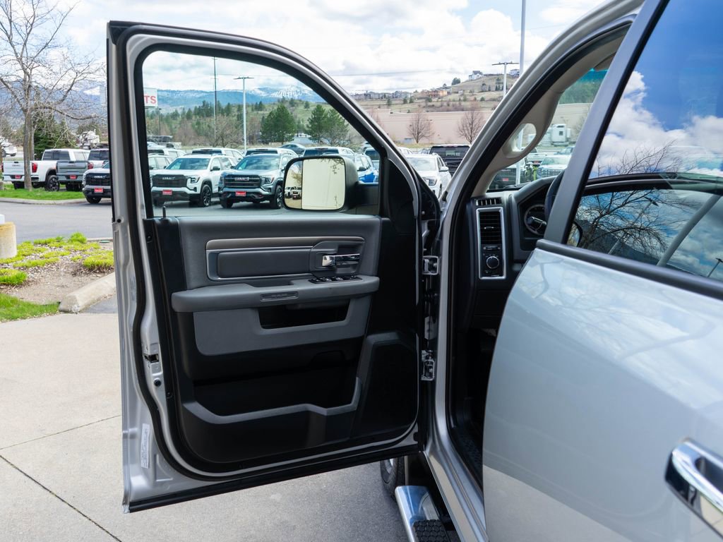 Used 2017 RAM 1500 Classic SLT AWD/4WD image 15