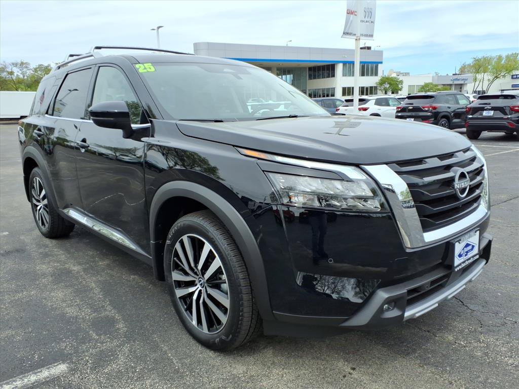 Used 2025 Nissan Pathfinder Platinum w/ Cargo Package AWD/4WD video 1