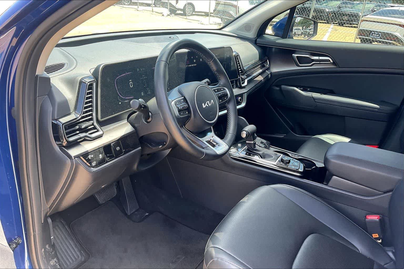 Certified 2025 Kia Sportage EX w/ Premium Package FWD image 2