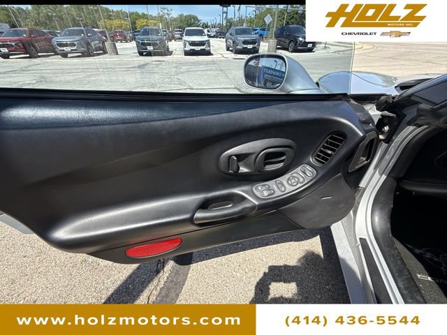 Used 2000 Chevrolet Corvette Convertible w/ Memory Pkg RWD image 19