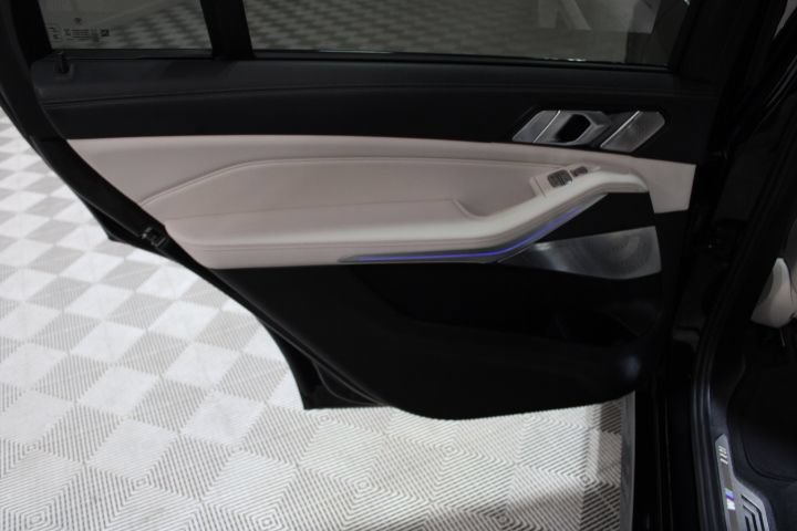 Used 2021 BMW X7 M50i w/ Dynamic Handling Package AWD/4WD image 23