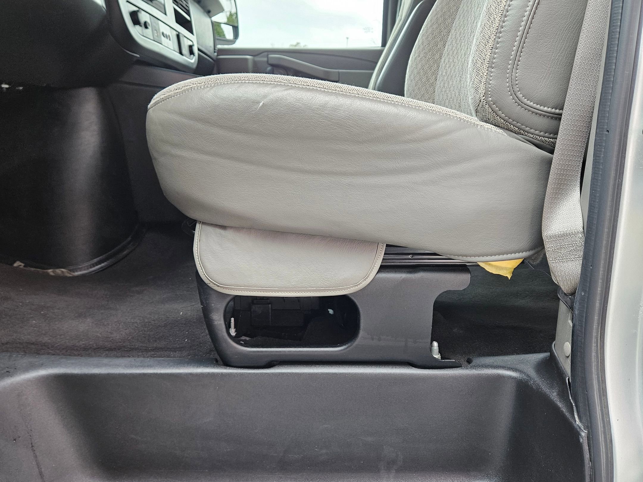 Used 2023 Chevrolet Express 3500 LS image 19