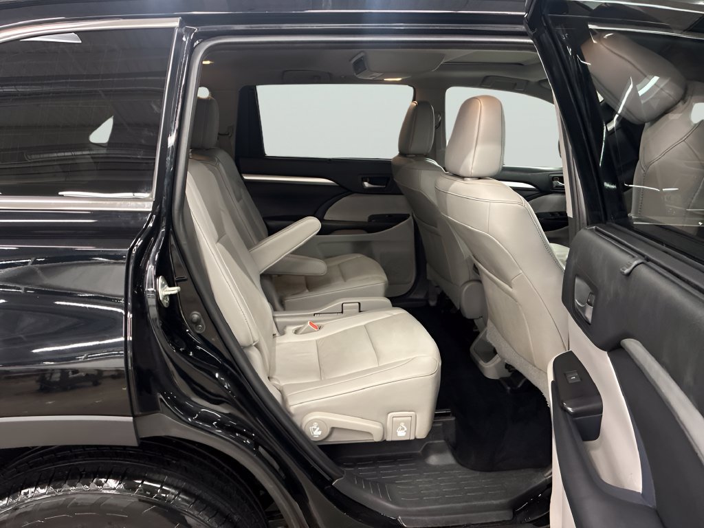 Used 2019 Toyota Highlander XLE AWD/4WD image 13