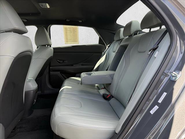 Certified 2025 Hyundai Elantra Limited image 17