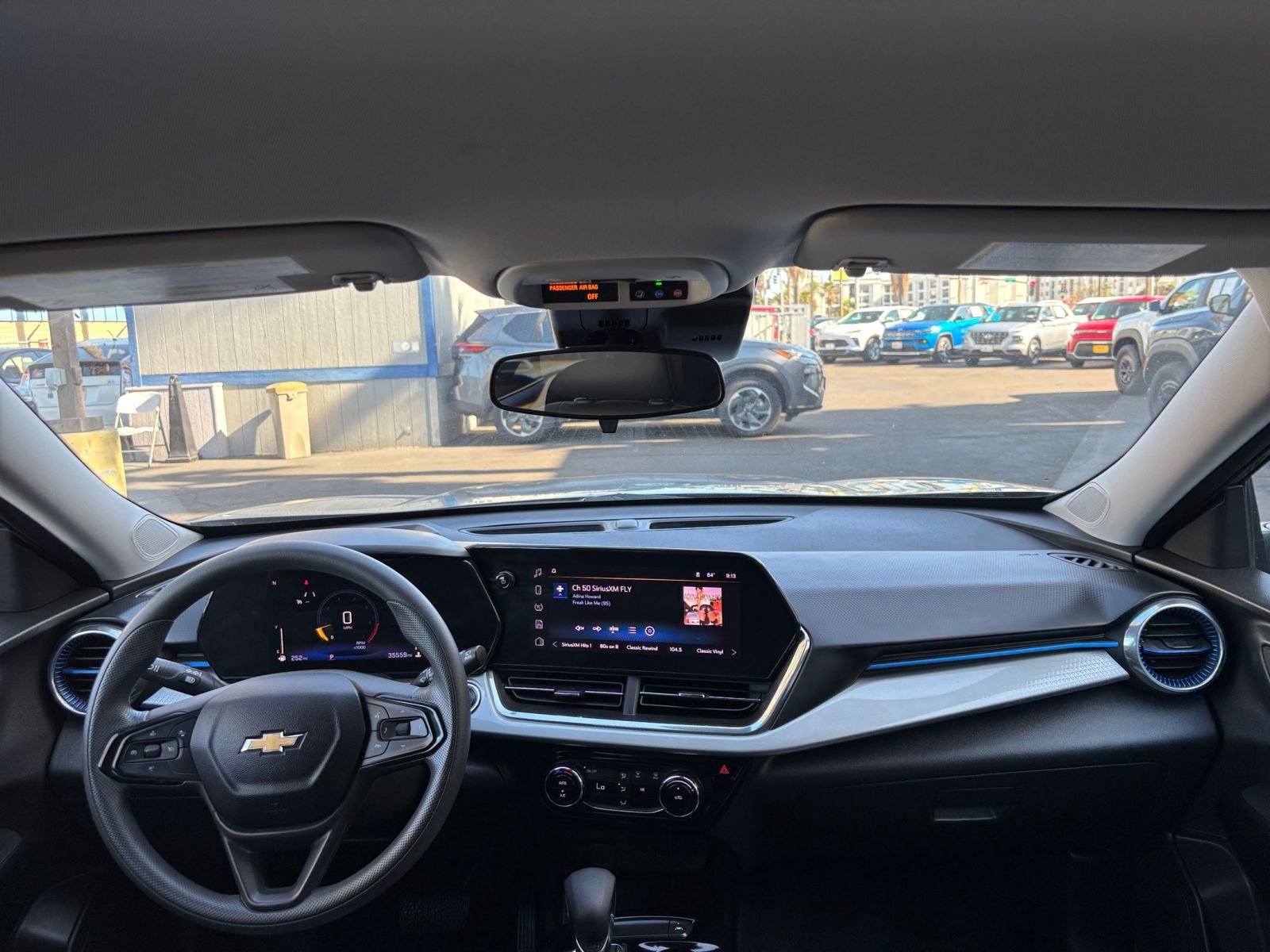 Used 2025 Chevrolet Trax LT FWD image 31
