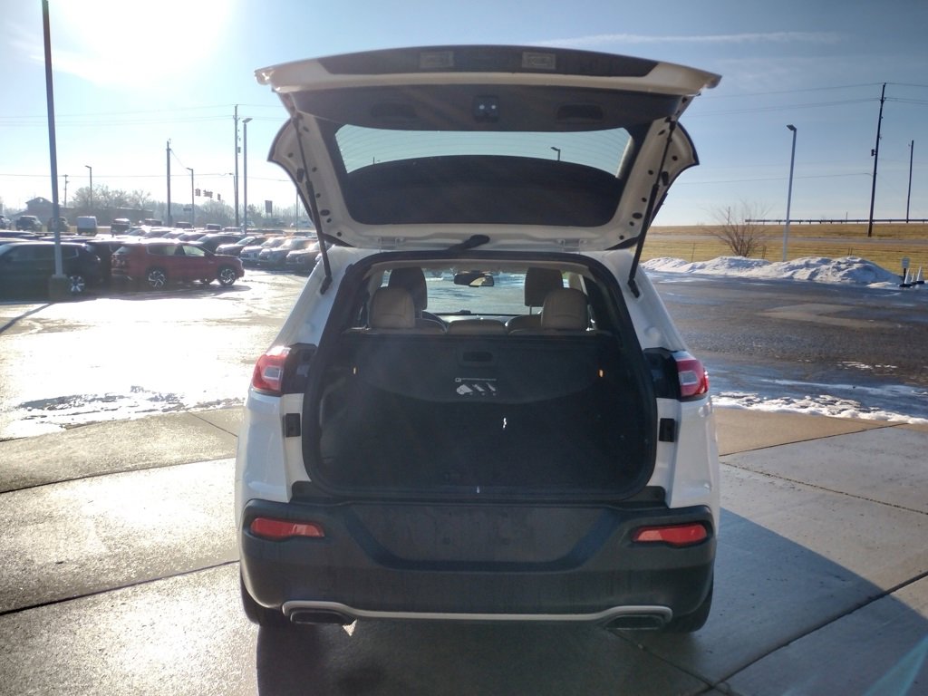 Used 2017 Jeep Cherokee Limited image 15