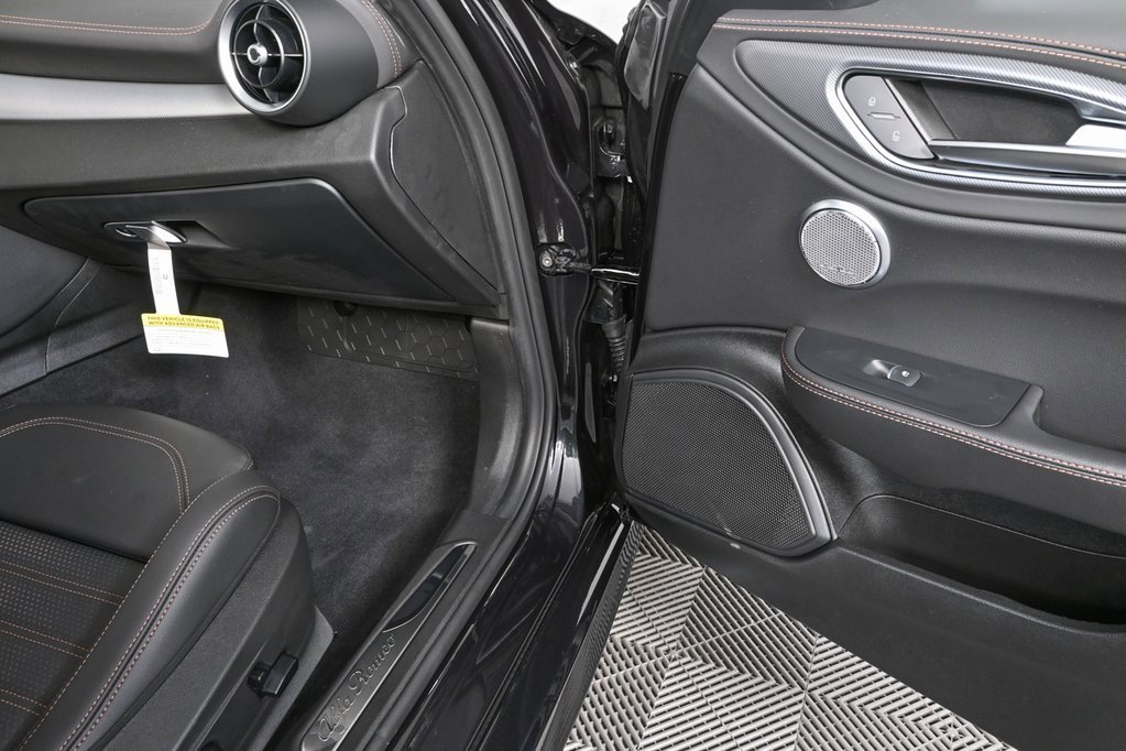 New 2025 Alfa Romeo Giulia w/ Driving Assist Package image 21