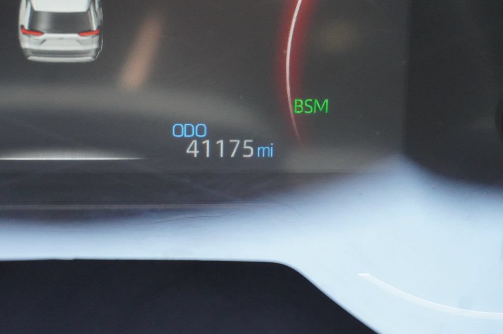 Used 2025 Toyota RAV4 XLE FWD image 21