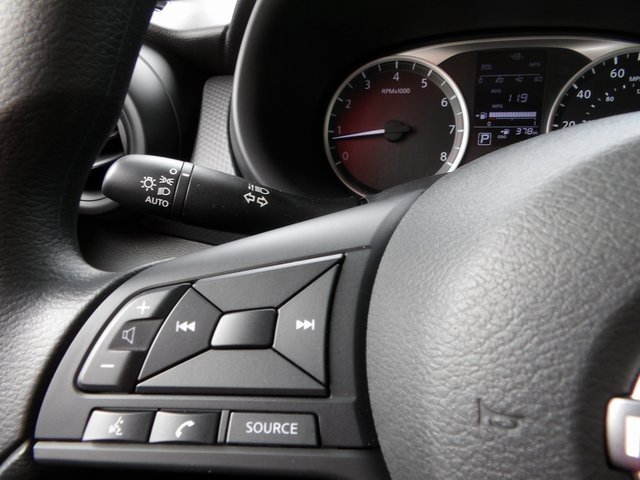 Used 2025 Nissan Kicks Play S image 25