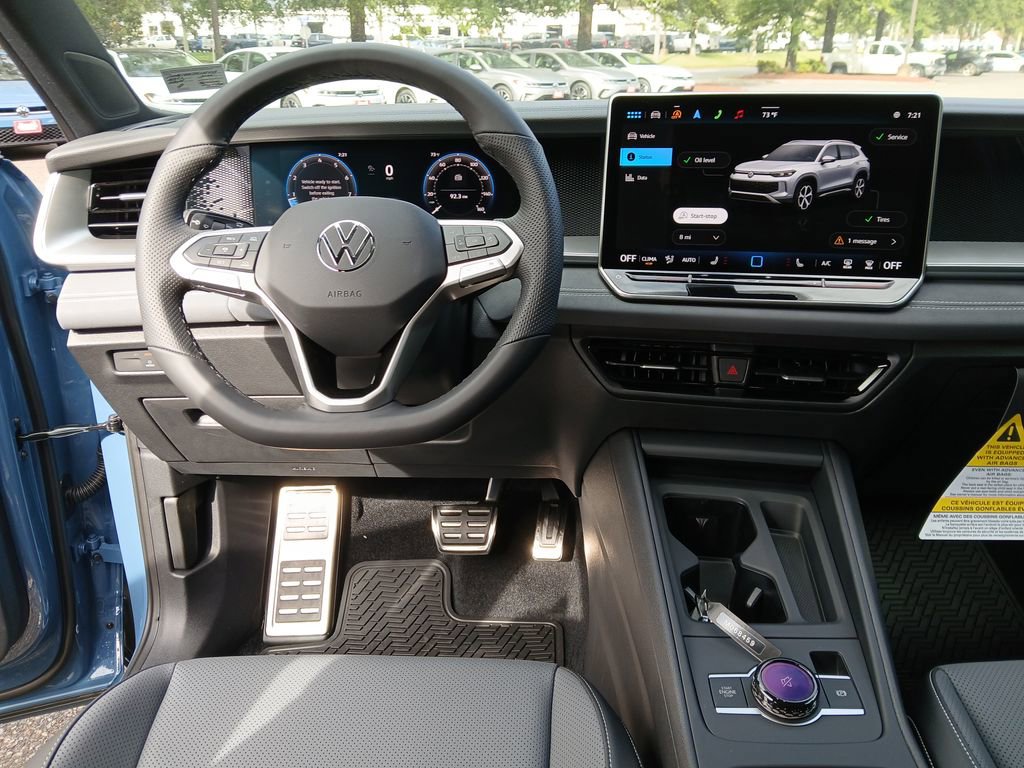 New 2025 Volkswagen Tiguan SE R-Line image 13