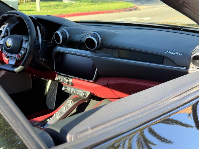 Used 2019 Ferrari Portofino RWD image 23