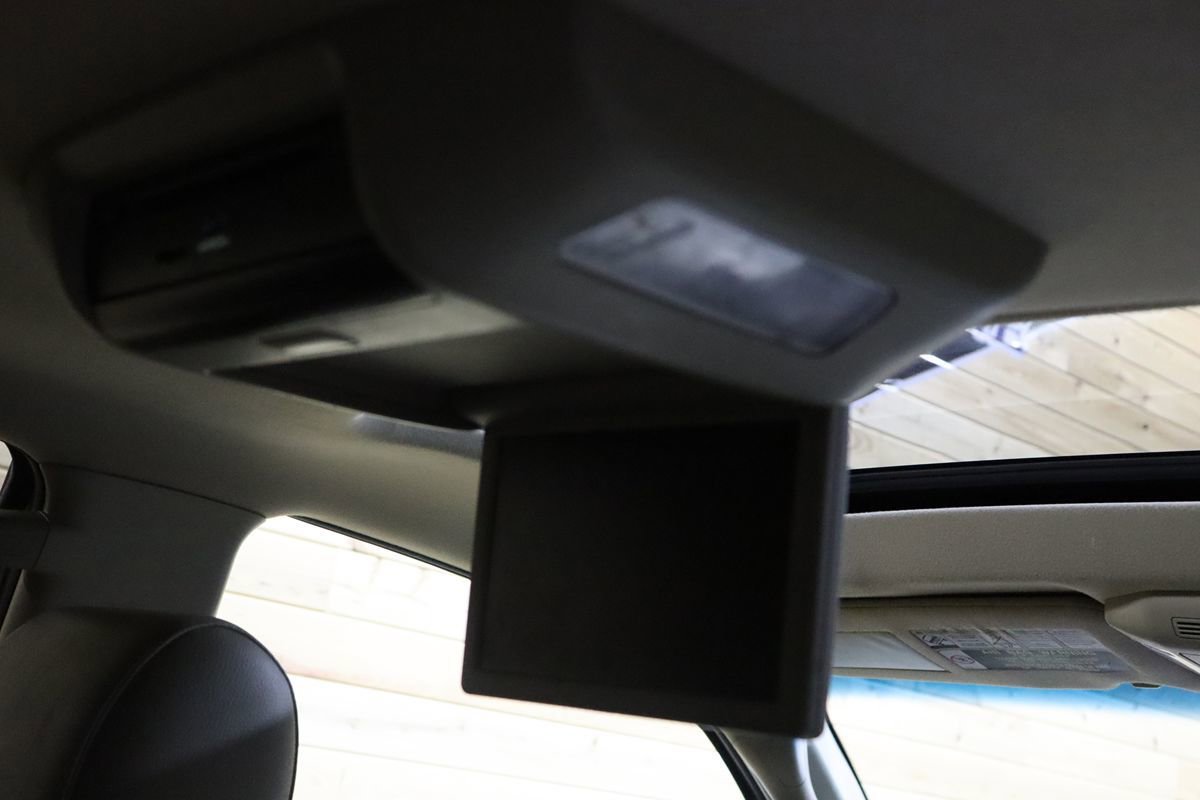 Used 2013 Toyota Sequoia Platinum RWD image 69