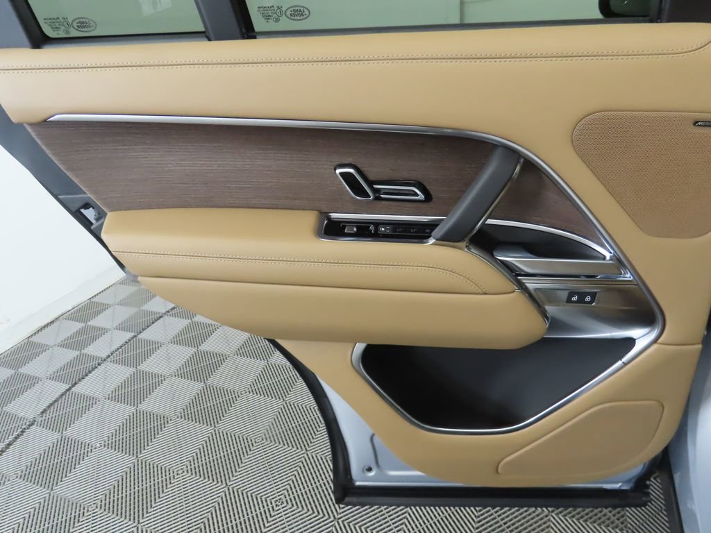 New 2025 Land Rover Range Rover SE image 28