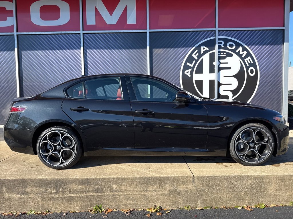 New 2025 Alfa Romeo Giulia AWD image 2